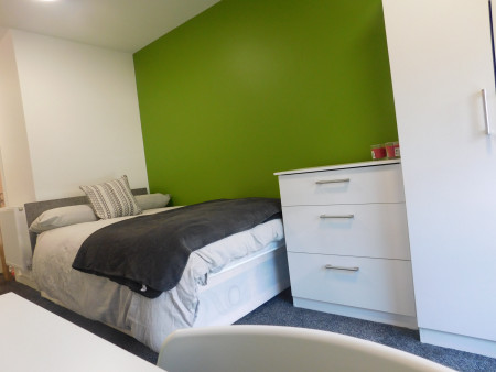 Ensuite Rooms 6 bed student flat to rent on Lower Gill Street, Liverpool, L3